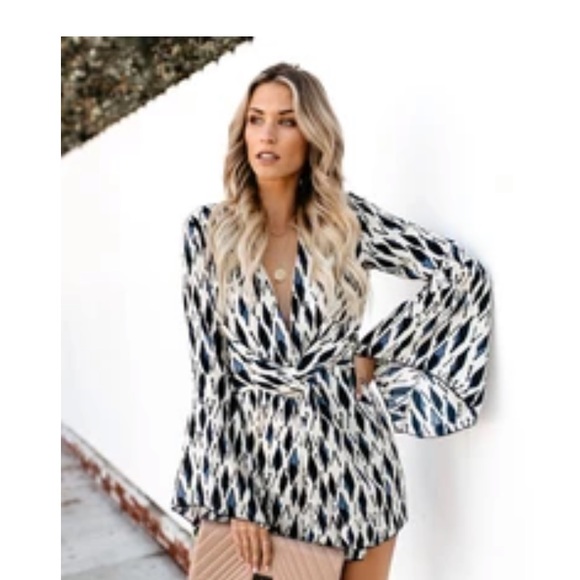 Vici blue and white twist dress - Picture 4 of 6